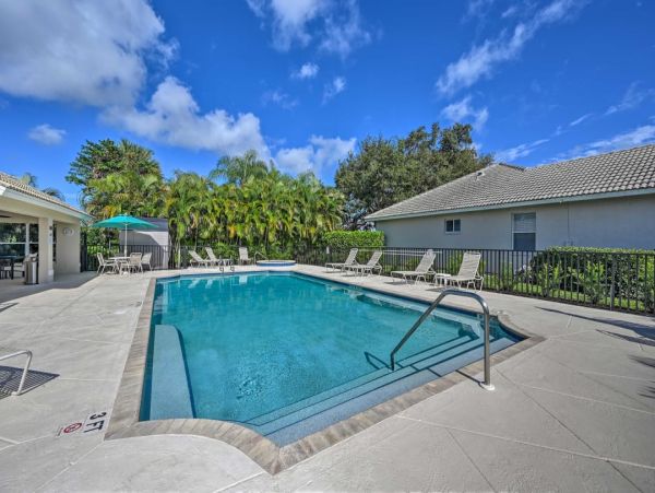 Golf Course View Three Bedroom Vacation Home in Naples