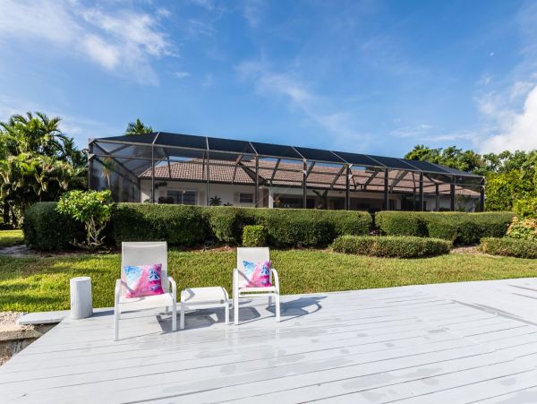Tropical Island Escape: Spacious 5-Bedroom, 4-Bethroom Home with Pool and Canal Views