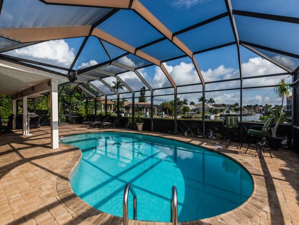Tropical Island Escape: Spacious 5-Bedroom, 4-Bethroom Home with Pool and Canal Views