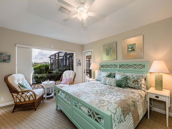 Tropical Island Escape: Spacious 5-Bedroom, 4-Bethroom Home with Pool and Canal Views