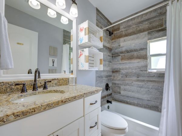 Charming Three Bedroom Vacation Home in Naples Walk To Beach