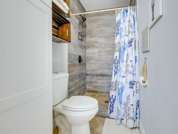 Charming Three Bedroom Vacation Home in Naples Walk To Beach