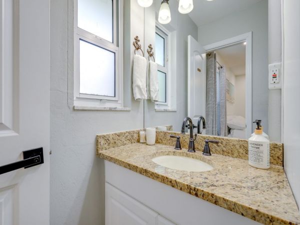 Charming Three Bedroom Vacation Home in Naples Walk To Beach