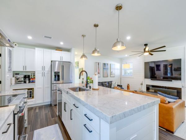 Charming Three Bedroom Vacation Home in Naples Walk To Beach
