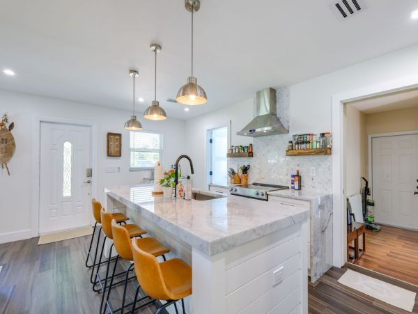 Charming Three Bedroom Vacation Home in Naples Walk To Beach