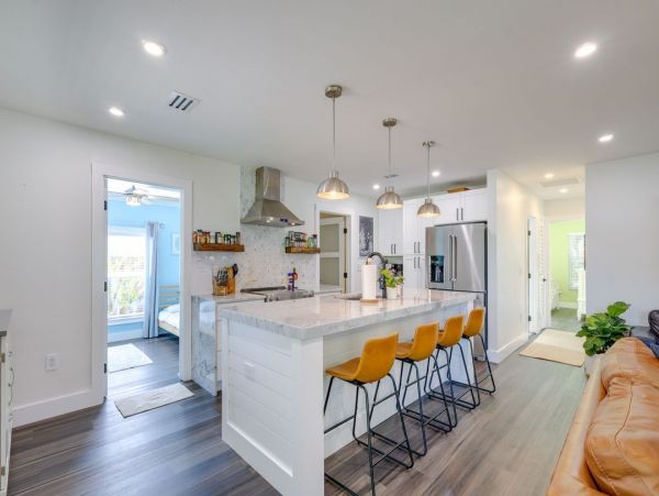 Charming Three Bedroom Vacation Home in Naples Walk To Beach
