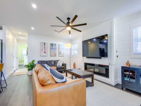Charming Three Bedroom Vacation Home in Naples Walk To Beach