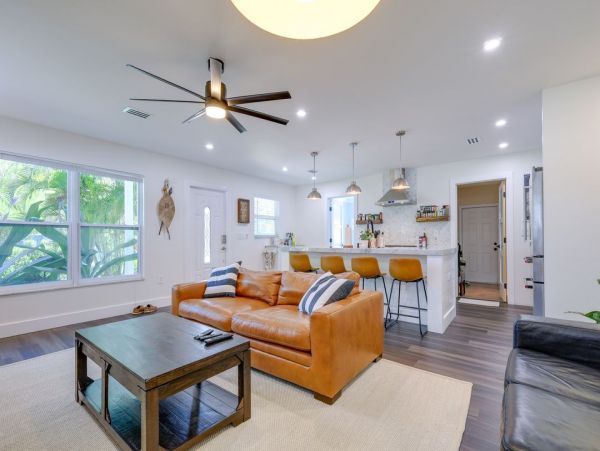 Charming Three Bedroom Vacation Home in Naples Walk To Beach