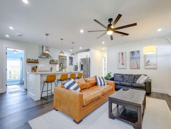 Charming Three Bedroom Vacation Home in Naples Walk To Beach