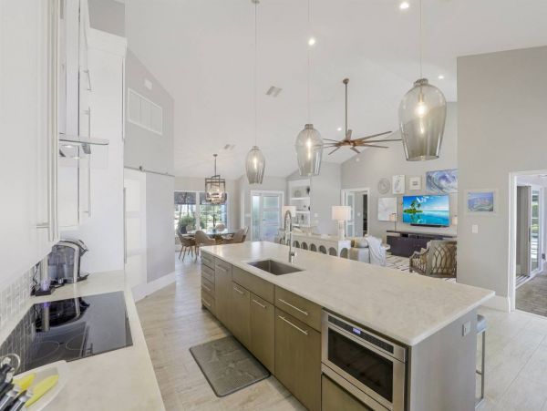 Walk to Beach Marco Island Vacation Home Sleeps Eight Guests