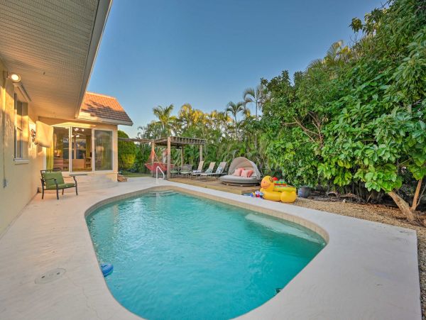 A Rare Walk to the Beach Vacation Rental Home Marco Island