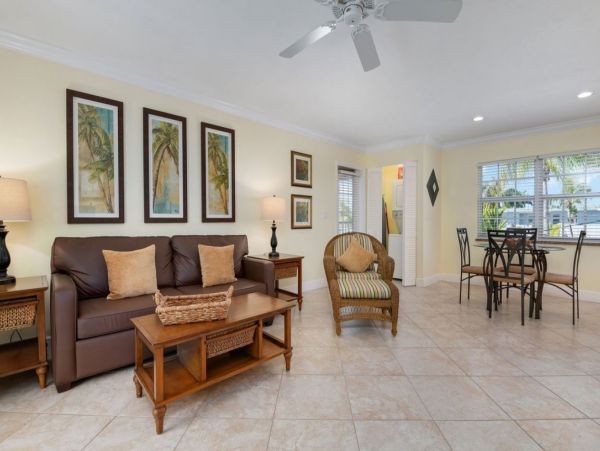 Charming Tropical Paradise in Siesta Key One Bedroom