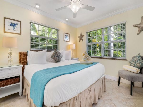 Charming Tropical Paradise in Siesta Key One Bedroom