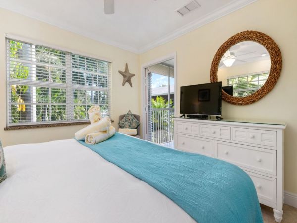 Charming Tropical Paradise in Siesta Key One Bedroom