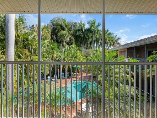 Charming Tropical Paradise in Siesta Key One Bedroom