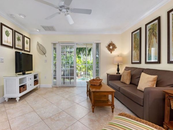 Charming Tropical Paradise in Siesta Key One Bedroom