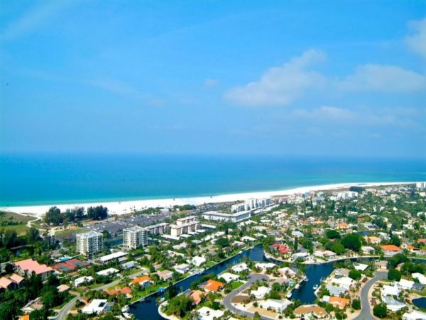 Siesta Key Condo 2 Bedrooms With Pool and Close to Beach