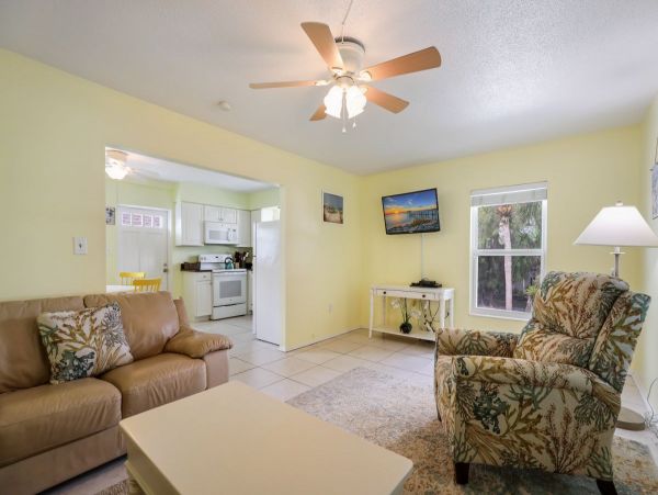 Siesta Key Condo 2 Bedrooms With Pool and Close to Beach