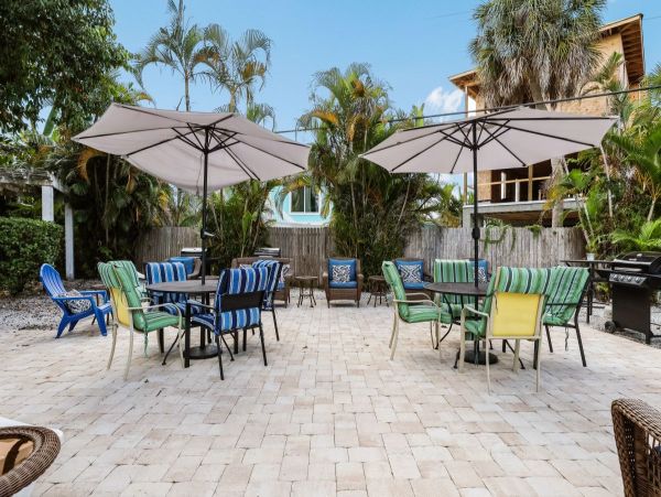 Siesta Key Condo 2 Bedrooms With Pool and Close to Beach