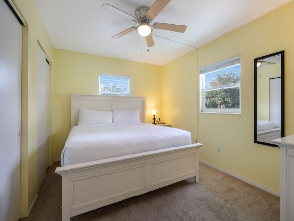 Siesta Key Condo 2 Bedrooms With Pool and Close to Beach