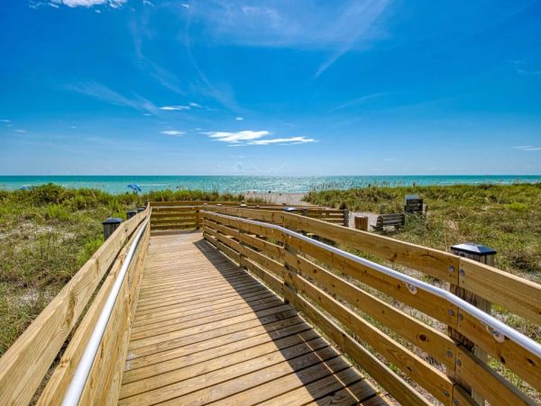 Venice Vacation Home Three Bedrooms with Pool Sleeps Six