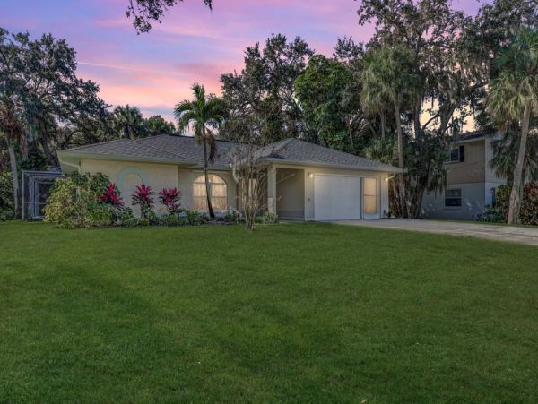 Venice Vacation Home Three Bedrooms with Pool Sleeps Six