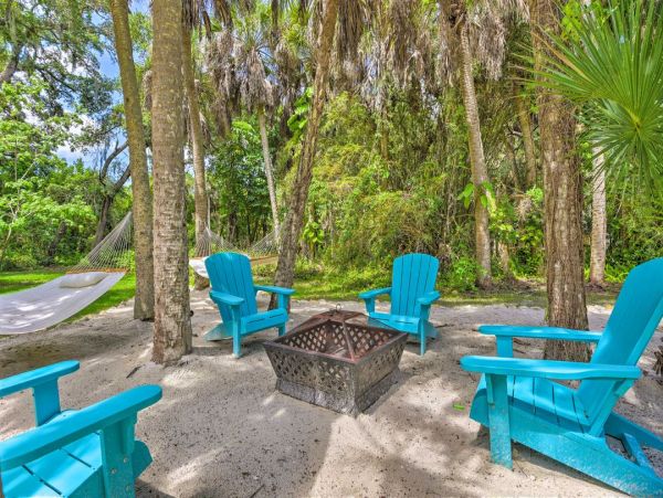 Venice Vacation Home Three Bedrooms with Pool Sleeps Six