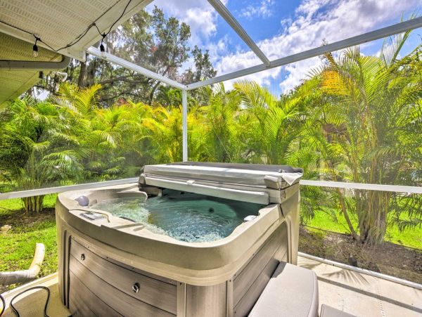 Venice Vacation Home Three Bedrooms with Pool Sleeps Six
