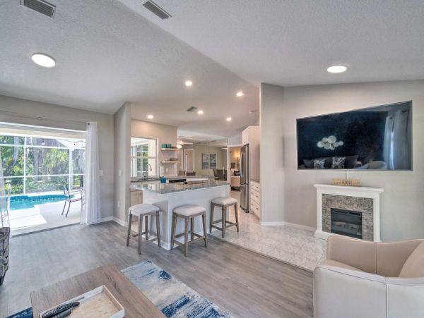 Venice Vacation Home Three Bedrooms with Pool Sleeps Six
