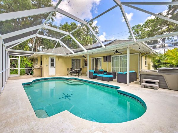 Venice Vacation Home Three Bedrooms with Pool Sleeps Six