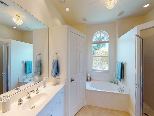 Three Bedroom Plus Den Luxury Vacation Home in Marco Island