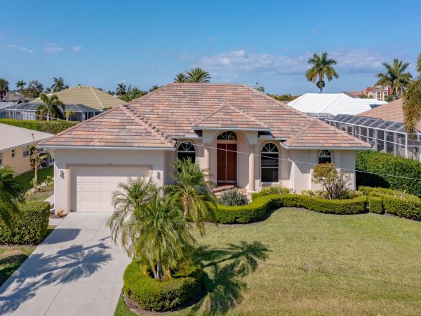 Three Bedroom Plus Den Luxury Vacation Home in Marco Island