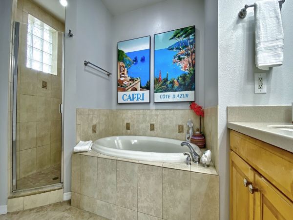 Clearwater Vacation Condo Three bedrooms Gulf Views Sleeps 8