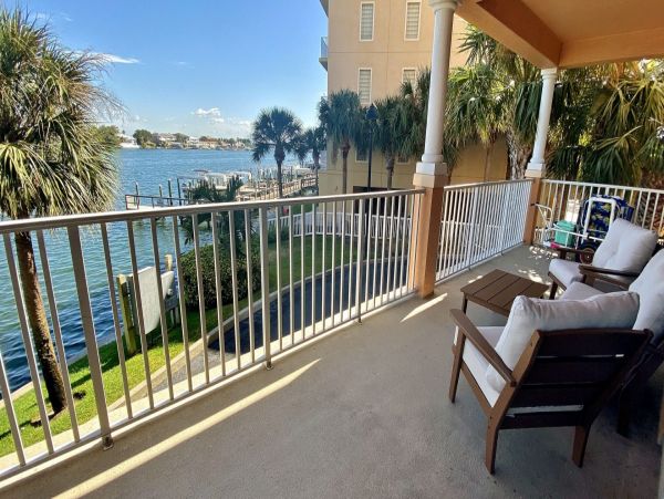 Clearwater Vacation Condo Three bedrooms Gulf Views Sleeps 8