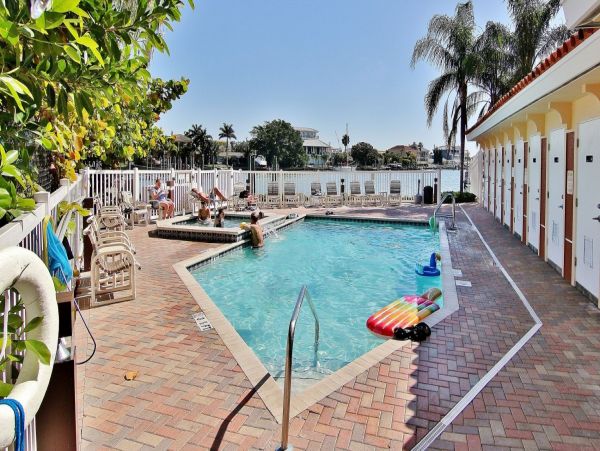 Clearwater Vacation Condo Three bedrooms Gulf Views Sleeps 8
