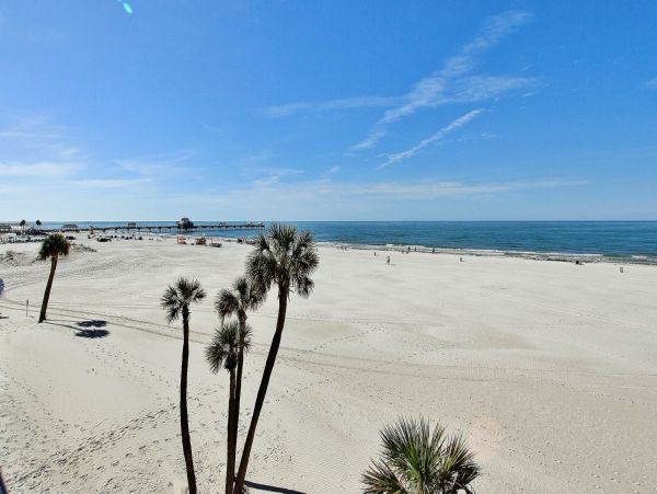 Clearwater Vacation Condo Three bedrooms Gulf Views Sleeps 8