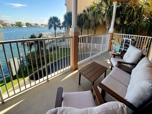 Clearwater Vacation Condo Three bedrooms Gulf Views Sleeps 8