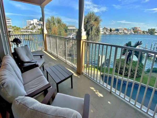 Clearwater Vacation Condo Three bedrooms Gulf Views Sleeps 8