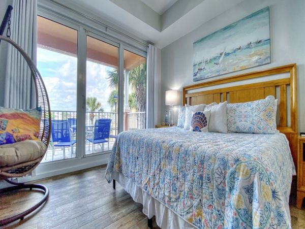 Clearwater Vacation Condo Three bedrooms Gulf Views Sleeps 8