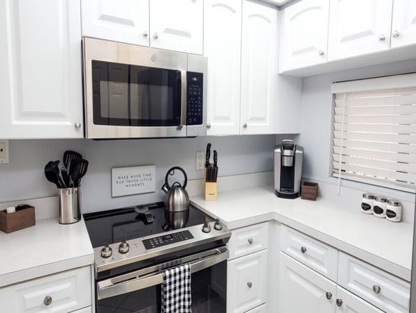 Lovely 2 Bedroom Vacation Condo in Siesta Key Walk To Beach
