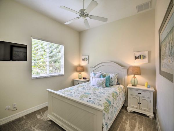 Cape Coral Luxury Four Bedroom Vacation Home with Caged Pool