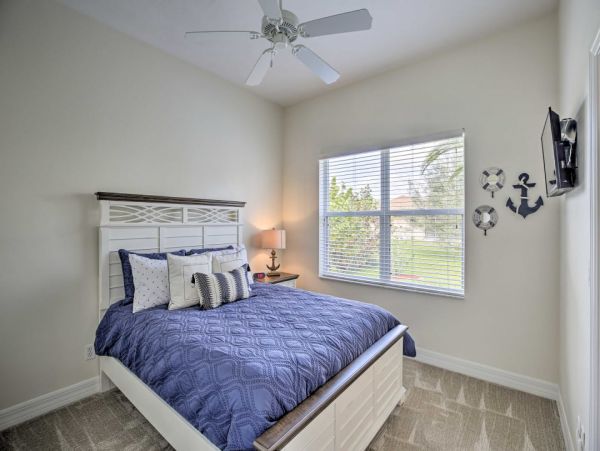 Cape Coral Luxury Four Bedroom Vacation Home with Caged Pool