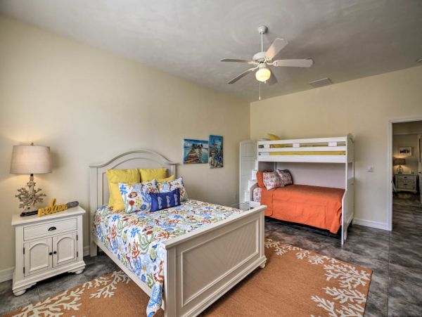 Cape Coral Luxury Four Bedroom Vacation Home with Caged Pool