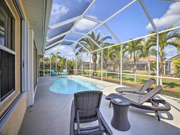 Cape Coral Luxury Four Bedroom Vacation Home with Caged Pool
