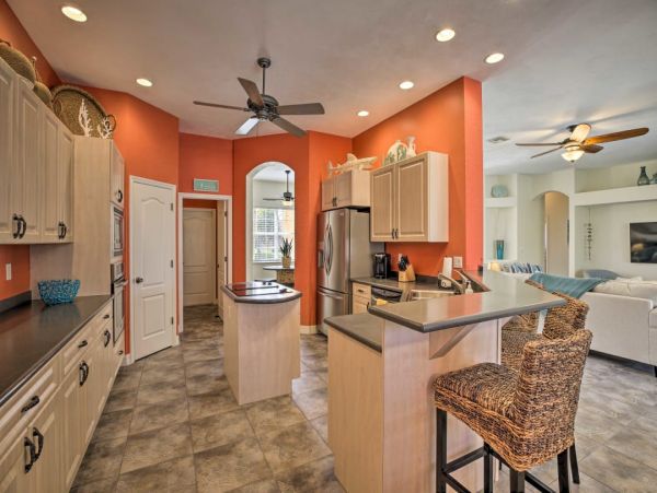 Cape Coral Luxury Four Bedroom Vacation Home with Caged Pool