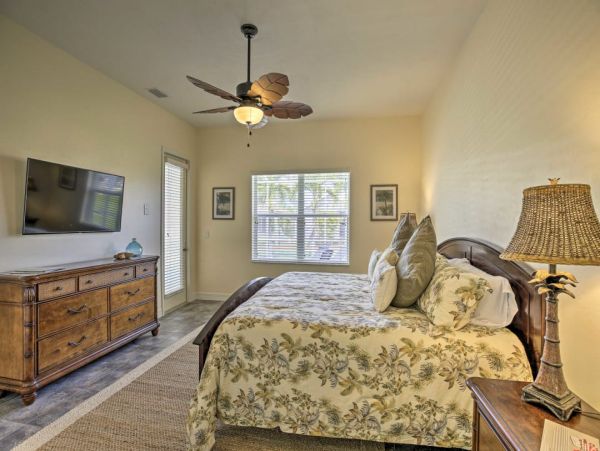 Cape Coral Luxury Four Bedroom Vacation Home with Caged Pool