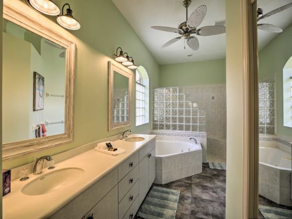 Cape Coral Luxury Four Bedroom Vacation Home with Caged Pool