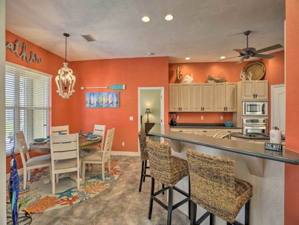 Cape Coral Luxury Four Bedroom Vacation Home with Caged Pool