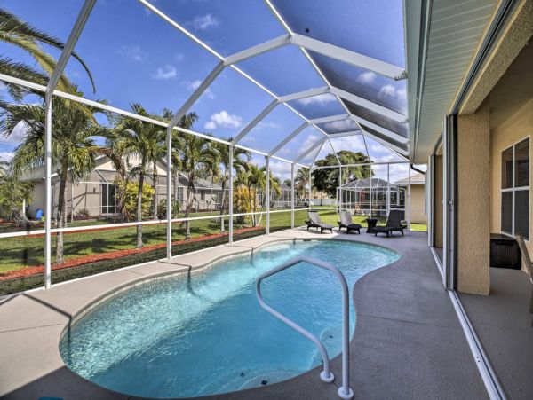 Cape Coral Luxury Four Bedroom Vacation Home with Caged Pool