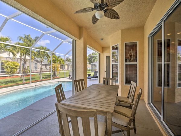 Cape Coral Luxury Four Bedroom Vacation Home with Caged Pool
